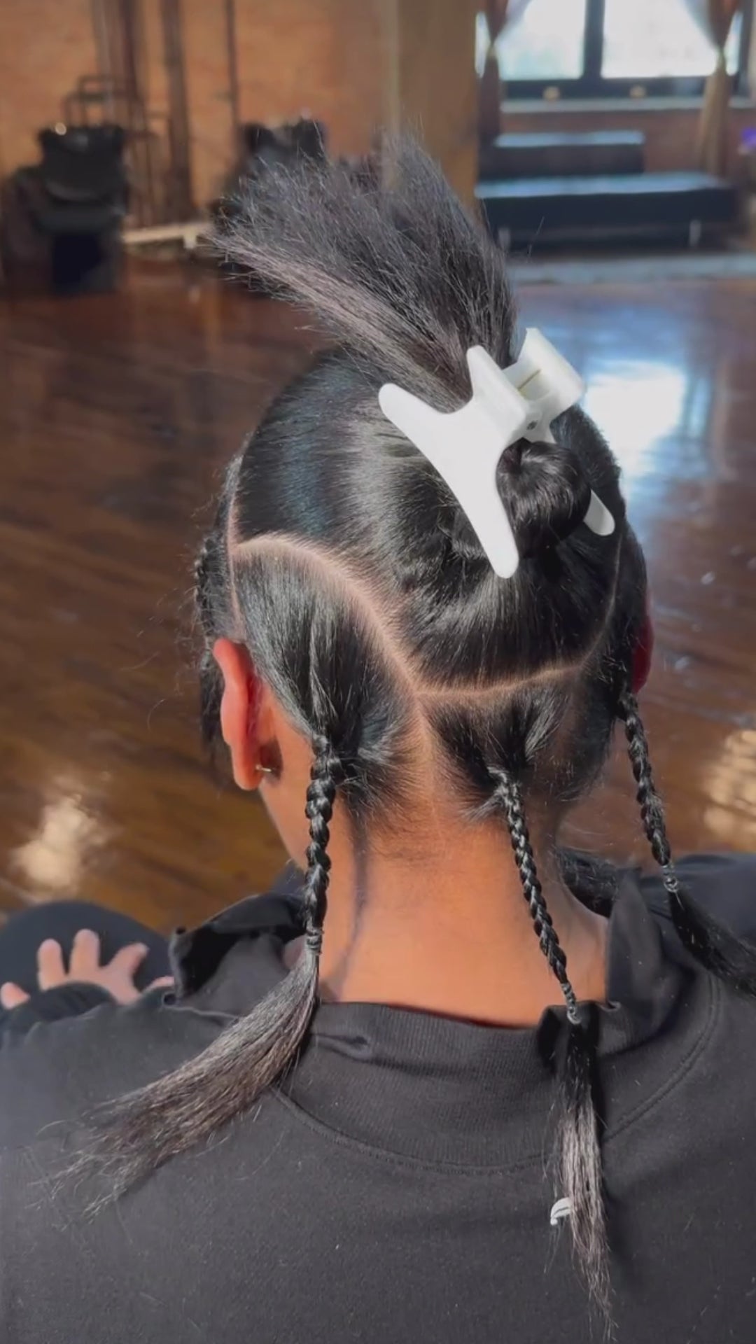 Load video: Women's Hair Braiding